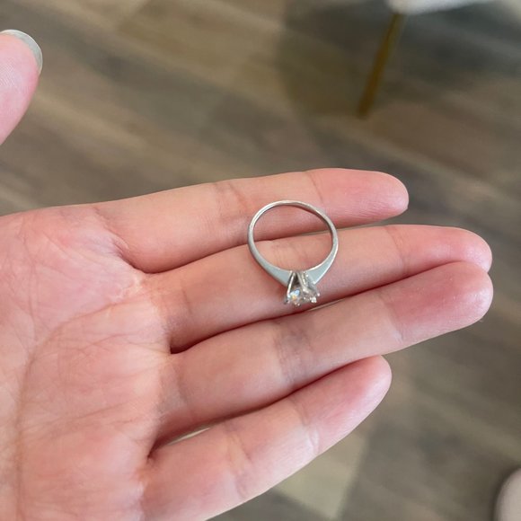 Diamond ring (platinum band) - Picture 4 of 9